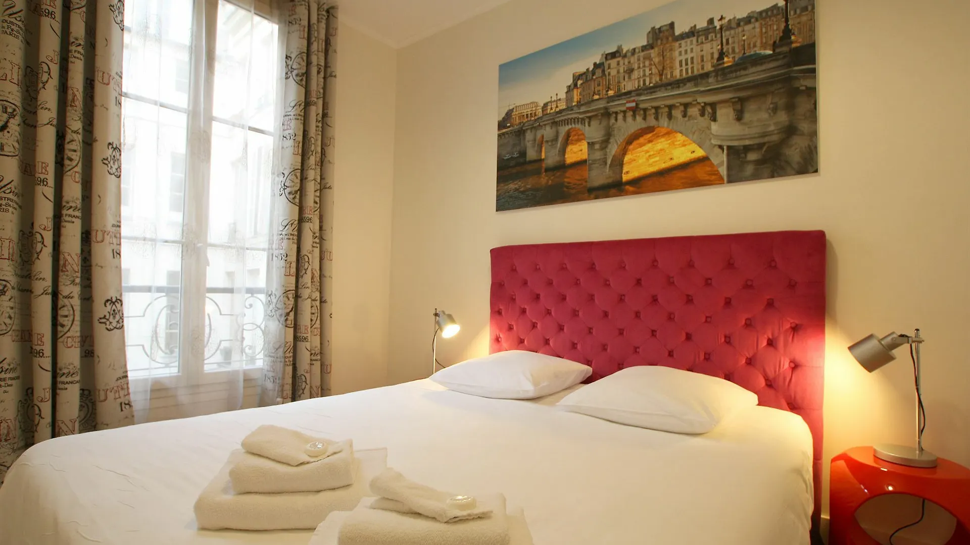 Hotel Centre - At 2*