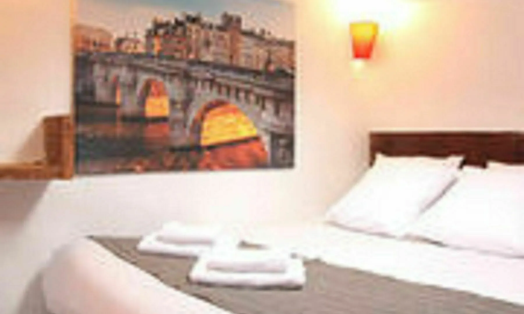 Hotel Centre - At 2*